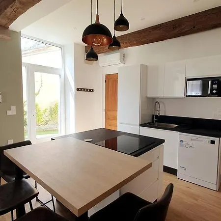 Classe 4 Etoiles - Cybele - Centre 2 Chambres, Cour Privative Et Garage Apartment *